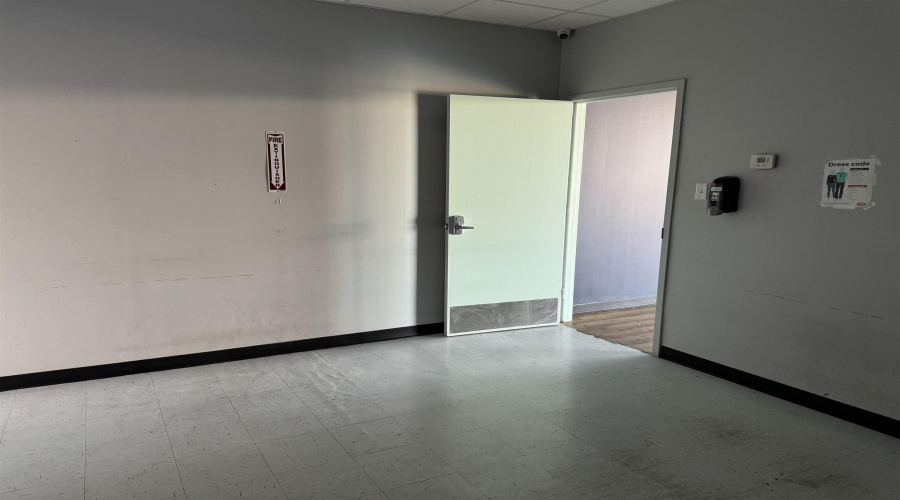 7709 McPherson Rd, LAREDO, Texas 78045, 1 Room Rooms,1 BathroomBathrooms,Commercial retail/office,For Rent,7709 McPherson Rd,20262642