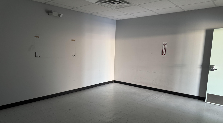 7709 McPherson Rd, LAREDO, Texas 78045, 1 Room Rooms,1 BathroomBathrooms,Commercial retail/office,For Rent,7709 McPherson Rd,20262642