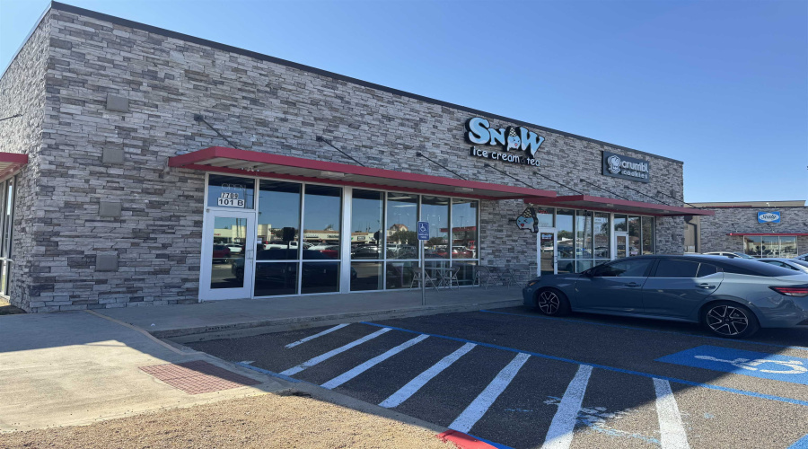 7709 McPherson Rd, LAREDO, Texas 78045, 1 Room Rooms,1 BathroomBathrooms,Commercial retail/office,For Rent,7709 McPherson Rd,20262642