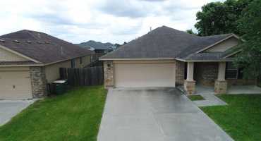 104 Buckskin Trl., VICTORIA, Texas 77904, 4 Bedrooms Bedrooms, 7 Rooms Rooms,2 BathroomsBathrooms,Residential,For Sale,104 Buckskin Trl.,20262649