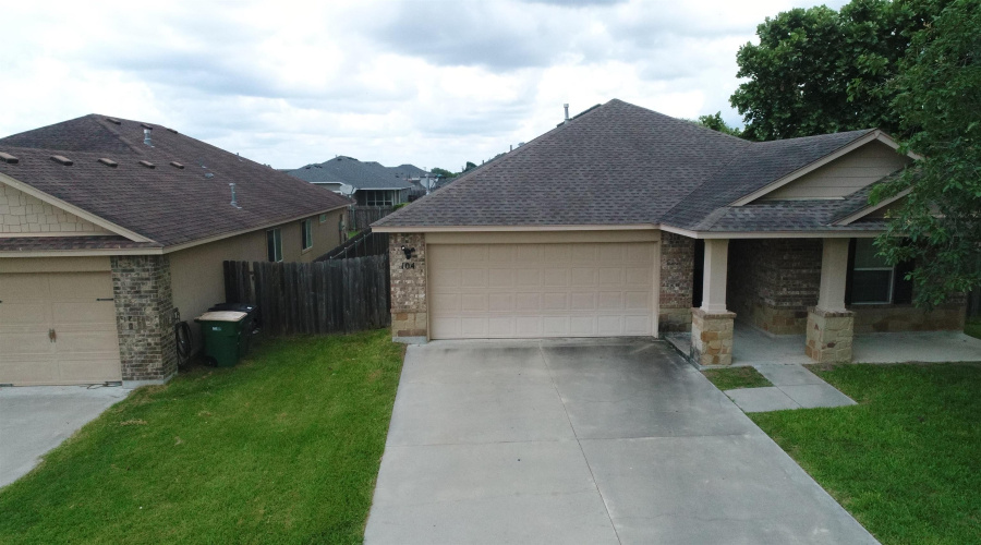 104 Buckskin Trl., VICTORIA, Texas 77904, 4 Bedrooms Bedrooms, 7 Rooms Rooms,2 BathroomsBathrooms,Residential,For Sale,104 Buckskin Trl.,20262649