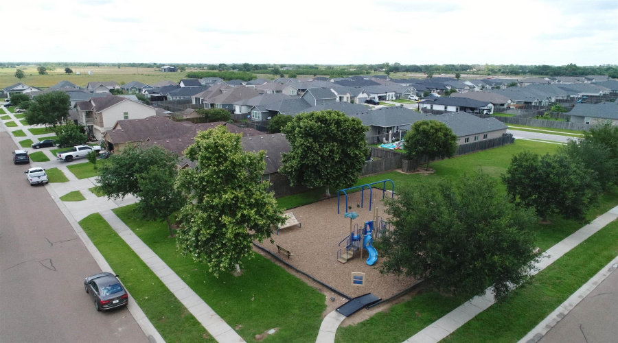 104 Buckskin Trl., VICTORIA, Texas 77904, 4 Bedrooms Bedrooms, 7 Rooms Rooms,2 BathroomsBathrooms,Residential,For Sale,104 Buckskin Trl.,20262649