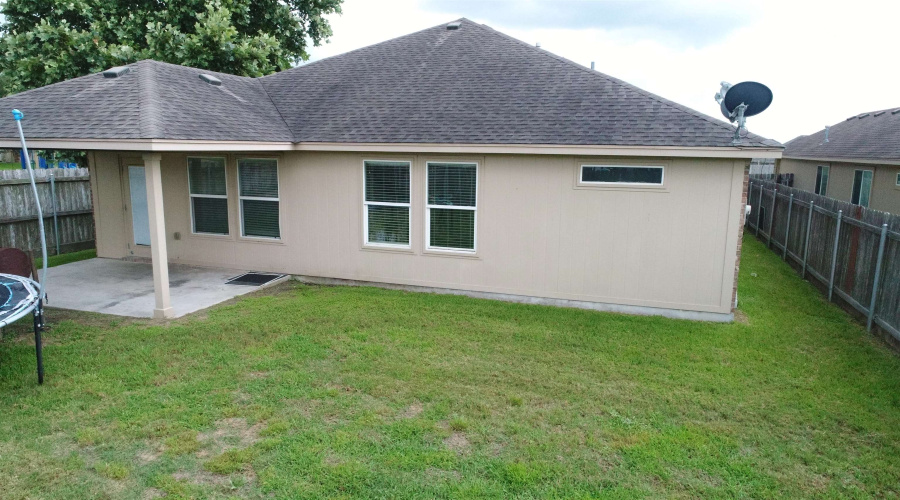 104 Buckskin Trl., VICTORIA, Texas 77904, 4 Bedrooms Bedrooms, 7 Rooms Rooms,2 BathroomsBathrooms,Residential,For Sale,104 Buckskin Trl.,20262649