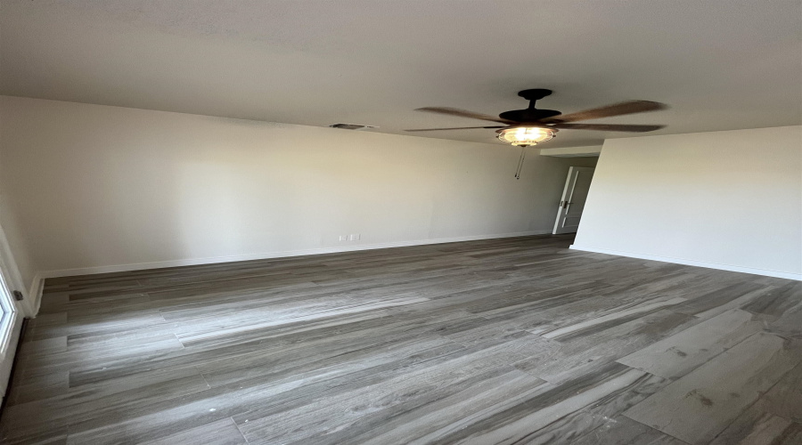 1800 Country Club Dr, Laredo, Texas 78045, 3 Bedrooms Bedrooms, 7 Rooms Rooms,3 BathroomsBathrooms,Residential,For Rent,1800 Country Club Dr,20262651