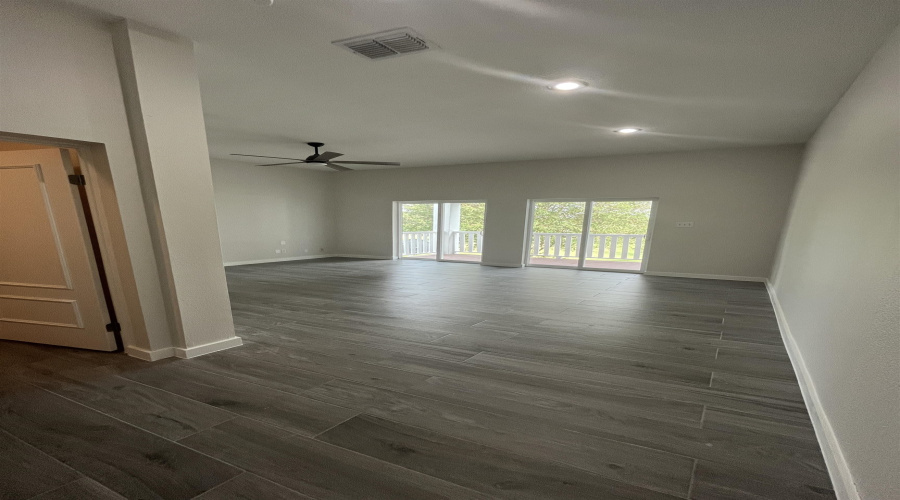 1800 Country Club Dr, Laredo, Texas 78045, 3 Bedrooms Bedrooms, 7 Rooms Rooms,3 BathroomsBathrooms,Residential,For Rent,1800 Country Club Dr,20262651
