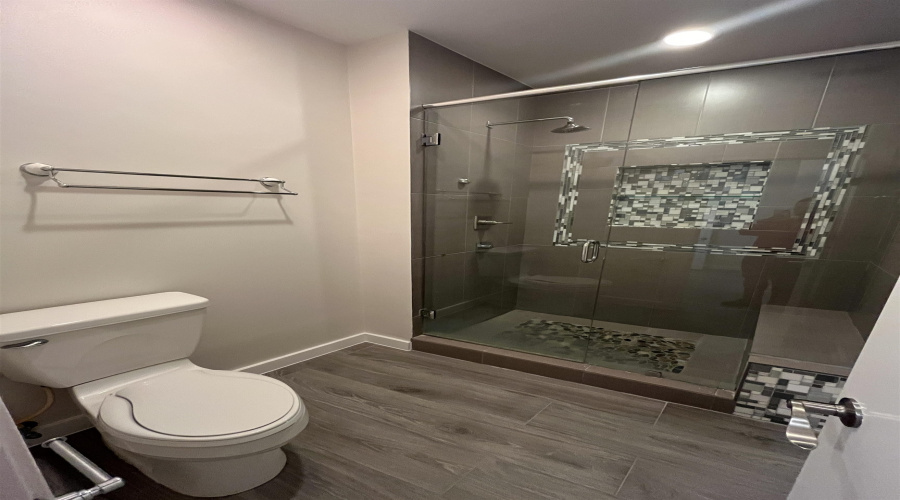 1800 Country Club Dr, Laredo, Texas 78045, 3 Bedrooms Bedrooms, 7 Rooms Rooms,3 BathroomsBathrooms,Residential,For Rent,1800 Country Club Dr,20262651