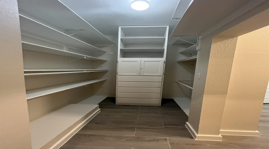 1800 Country Club Dr, Laredo, Texas 78045, 3 Bedrooms Bedrooms, 7 Rooms Rooms,3 BathroomsBathrooms,Residential,For Rent,1800 Country Club Dr,20262651
