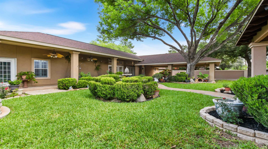 311 Merlin Rd, Laredo, Texas 78041, 4 Bedrooms Bedrooms, 7 Rooms Rooms,3 BathroomsBathrooms,Residential,For Sale,311 Merlin Rd,20262654
