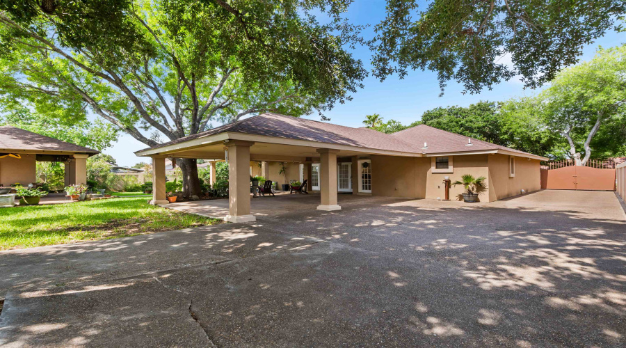 311 Merlin Rd, Laredo, Texas 78041, 4 Bedrooms Bedrooms, 7 Rooms Rooms,3 BathroomsBathrooms,Residential,For Sale,311 Merlin Rd,20262654
