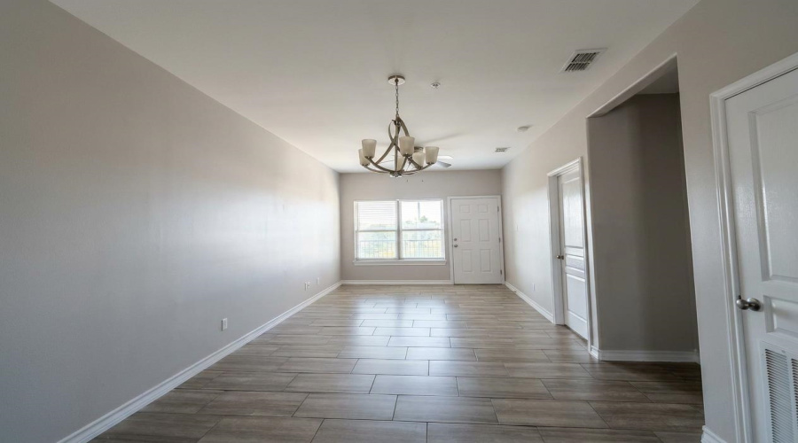 5601 Cuenca Dr, Laredo, Texas 78046, 2 Bedrooms Bedrooms, 2 Rooms Rooms,1 BathroomBathrooms,Residential,For Rent,5601 Cuenca Dr,20262655