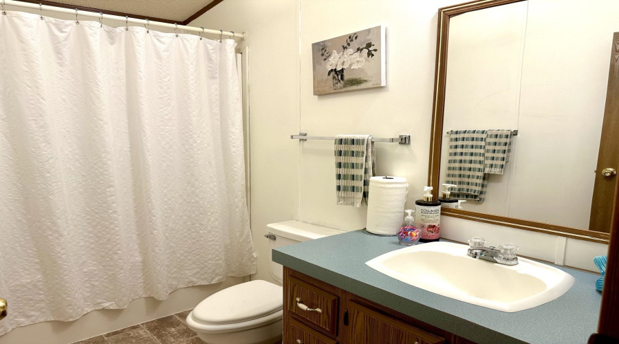 142 Sunshine Ln., ZAPATA, Texas 78076-3920, 2 Bedrooms Bedrooms, 4 Rooms Rooms,2 BathroomsBathrooms,Residential,For Sale,142 Sunshine Ln.,20262656
