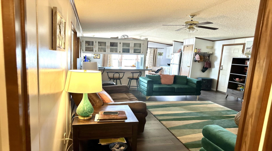 142 Sunshine Ln., ZAPATA, Texas 78076-3920, 2 Bedrooms Bedrooms, 4 Rooms Rooms,2 BathroomsBathrooms,Residential,For Sale,142 Sunshine Ln.,20262656