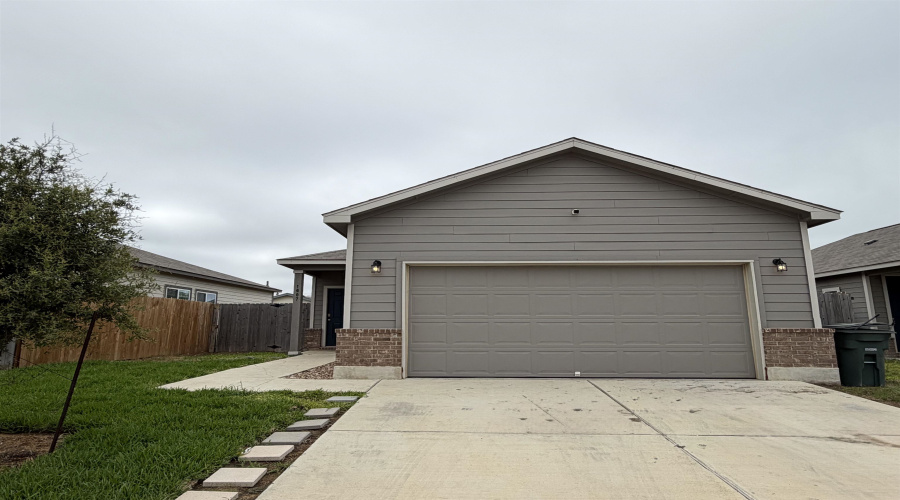 1607 Decano Ln., Laredo, Texas 78046, 3 Bedrooms Bedrooms, 5 Rooms Rooms,2 BathroomsBathrooms,Residential,For Rent,1607 Decano Ln.,20262658