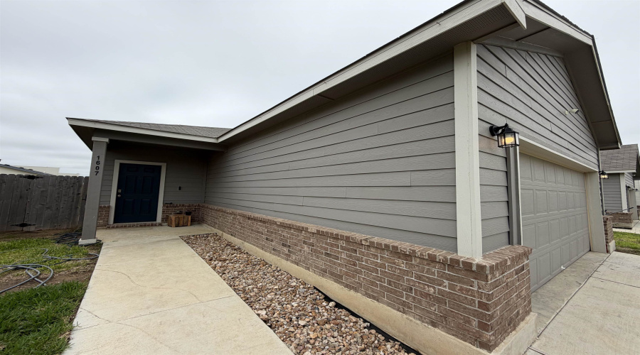 1607 Decano Ln., Laredo, Texas 78046, 3 Bedrooms Bedrooms, 5 Rooms Rooms,2 BathroomsBathrooms,Residential,For Rent,1607 Decano Ln.,20262658
