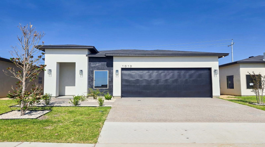 1010 Noyola Loop, LAREDO, Texas 78046, 4 Bedrooms Bedrooms, 6 Rooms Rooms,2 BathroomsBathrooms,Residential,For Sale,1010 Noyola Loop,20262659