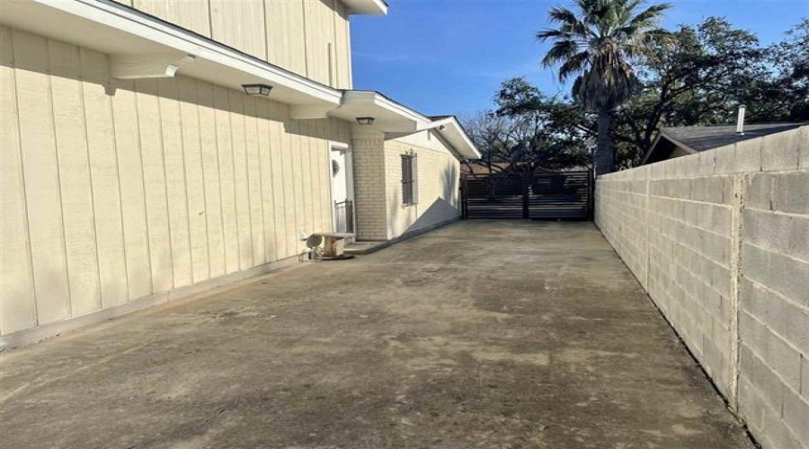 406 Longshadow Rd, Laredo, Texas 78041, 1 Bedroom Bedrooms, 3 Rooms Rooms,1 BathroomBathrooms,Residential,For Rent,406 Longshadow Rd,20262660