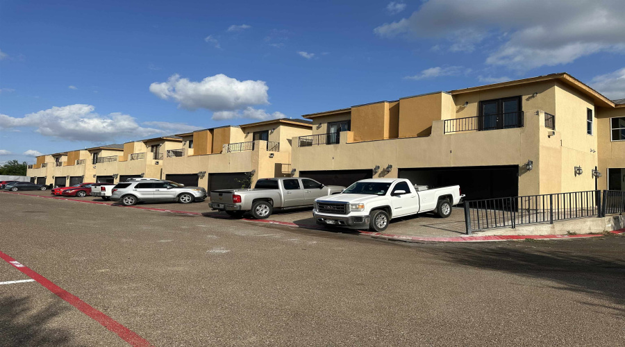 7601 King Arthurs Ct, LAREDO, Texas 78041, 3 Bedrooms Bedrooms, 5 Rooms Rooms,2 BathroomsBathrooms,Residential,For Rent,7601 King Arthurs Ct,20262661