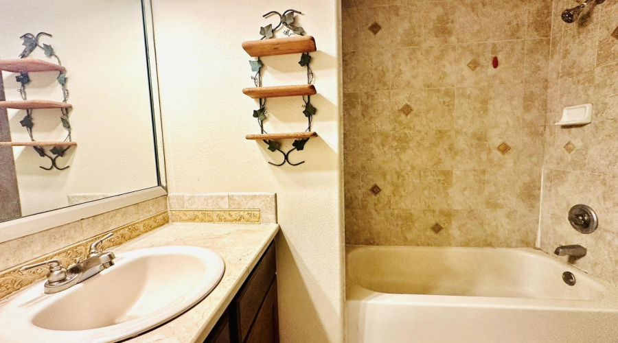4426 Marla Dr, Laredo, Texas 78046, 3 Bedrooms Bedrooms, 5 Rooms Rooms,2 BathroomsBathrooms,Residential,For Rent,4426 Marla Dr,20262662