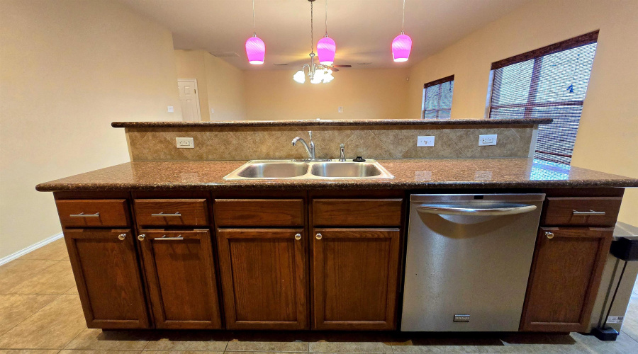 324 Kahlo Lp, Laredo, Texas 78045, 4 Bedrooms Bedrooms, 7 Rooms Rooms,2 BathroomsBathrooms,Residential,For Sale,324 Kahlo Lp,20262666