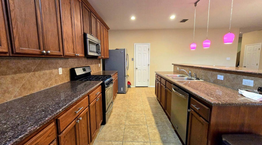 324 Kahlo Lp, Laredo, Texas 78045, 4 Bedrooms Bedrooms, 7 Rooms Rooms,2 BathroomsBathrooms,Residential,For Sale,324 Kahlo Lp,20262666