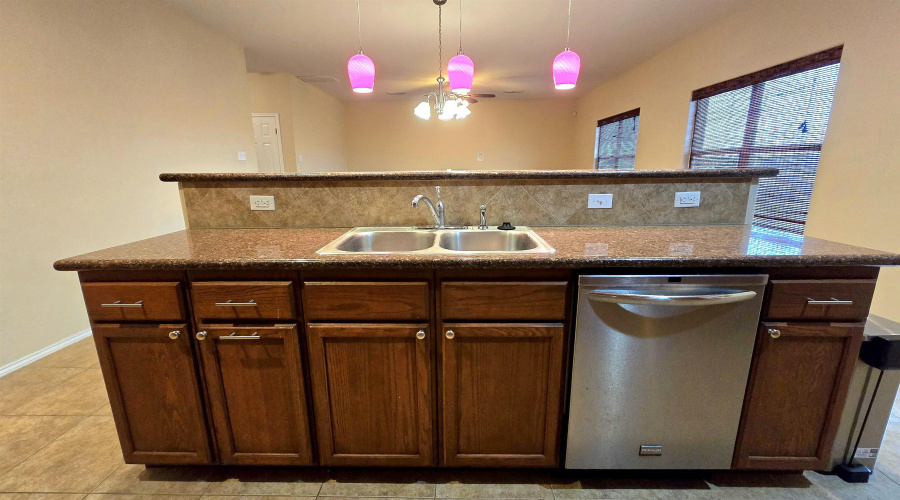 324 Kahlo Lp, Laredo, Texas 78045, 4 Bedrooms Bedrooms, 7 Rooms Rooms,2 BathroomsBathrooms,Residential,For Sale,324 Kahlo Lp,20262666
