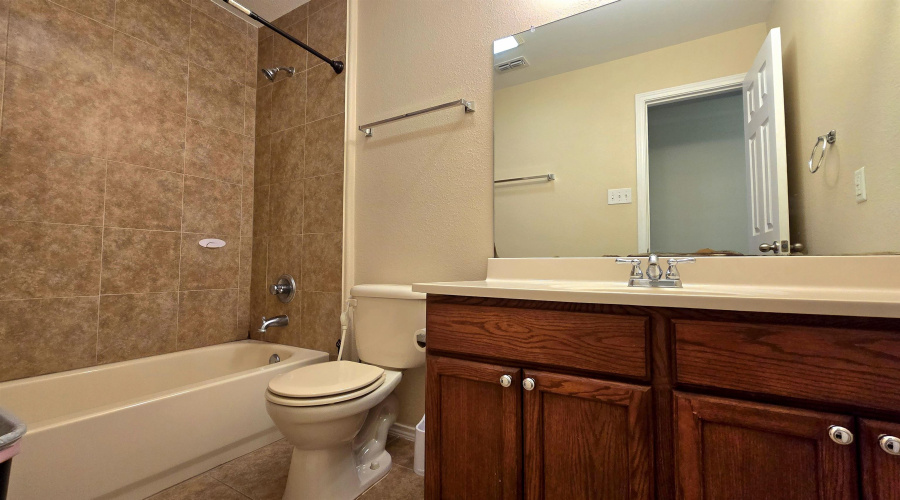 324 Kahlo Lp, Laredo, Texas 78045, 4 Bedrooms Bedrooms, 7 Rooms Rooms,2 BathroomsBathrooms,Residential,For Sale,324 Kahlo Lp,20262666