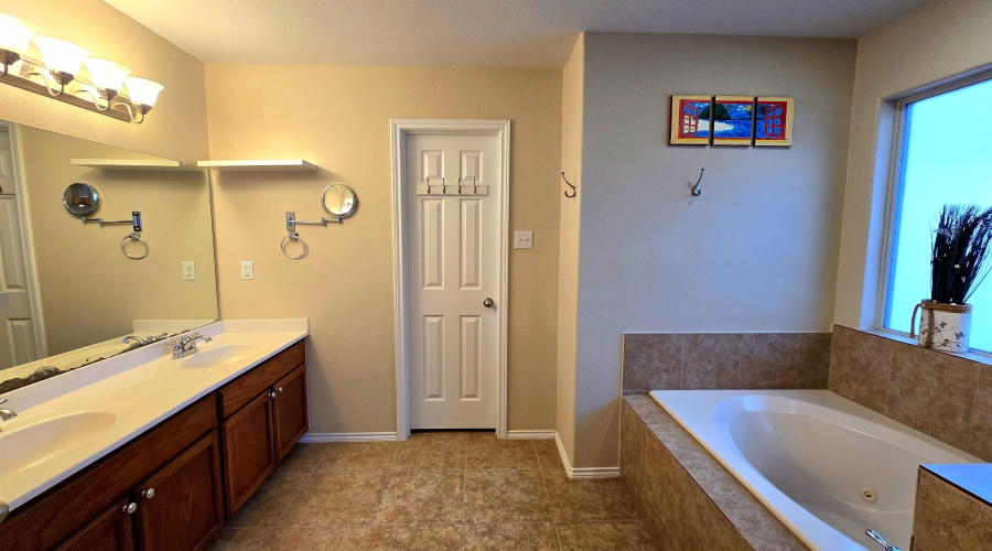 324 Kahlo Lp, Laredo, Texas 78045, 4 Bedrooms Bedrooms, 7 Rooms Rooms,2 BathroomsBathrooms,Residential,For Sale,324 Kahlo Lp,20262666