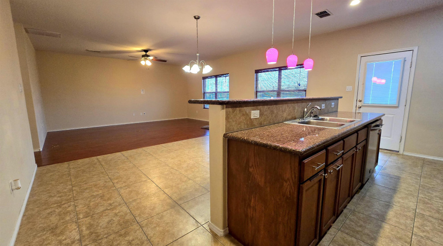 324 Kahlo Lp, Laredo, Texas 78045, 4 Bedrooms Bedrooms, 7 Rooms Rooms,2 BathroomsBathrooms,Residential,For Sale,324 Kahlo Lp,20262666