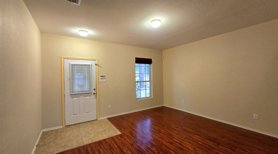 324 Kahlo Lp, Laredo, Texas 78045, 4 Bedrooms Bedrooms, 7 Rooms Rooms,2 BathroomsBathrooms,Residential,For Sale,324 Kahlo Lp,20262666