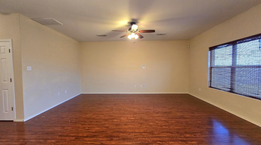 324 Kahlo Lp, Laredo, Texas 78045, 4 Bedrooms Bedrooms, 7 Rooms Rooms,2 BathroomsBathrooms,Residential,For Sale,324 Kahlo Lp,20262666