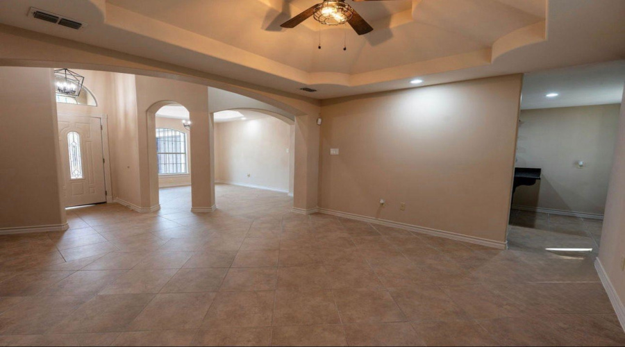 204 N Espana Dr N, Laredo, Texas 78043, 3 Bedrooms Bedrooms, 5 Rooms Rooms,2 BathroomsBathrooms,Residential,For Rent,204 N Espana Dr N,20262668