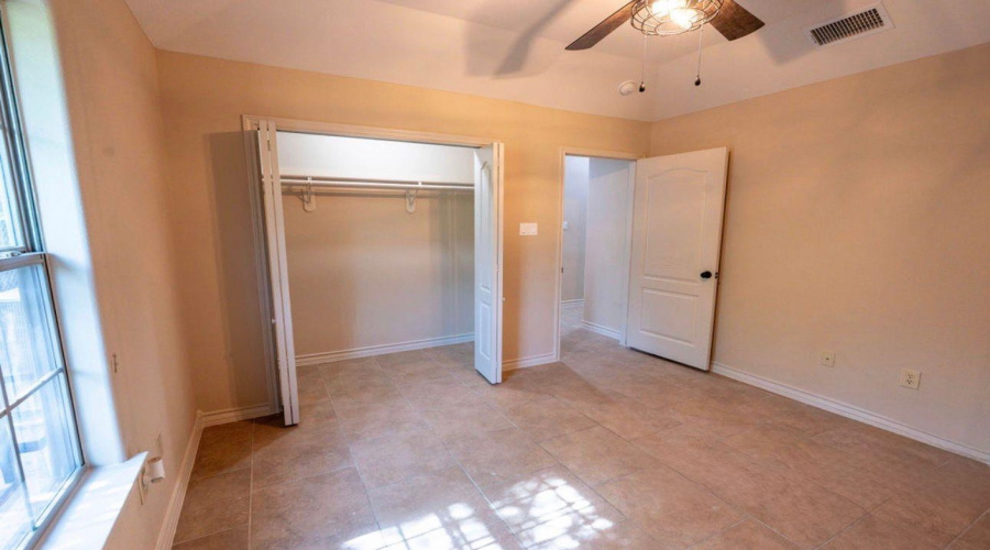 204 N Espana Dr N, Laredo, Texas 78043, 3 Bedrooms Bedrooms, 5 Rooms Rooms,2 BathroomsBathrooms,Residential,For Rent,204 N Espana Dr N,20262668