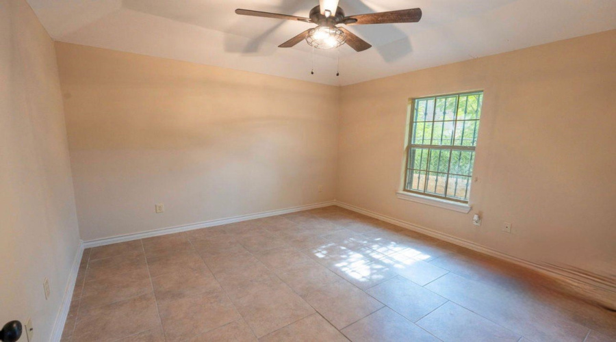 204 N Espana Dr N, Laredo, Texas 78043, 3 Bedrooms Bedrooms, 5 Rooms Rooms,2 BathroomsBathrooms,Residential,For Rent,204 N Espana Dr N,20262668