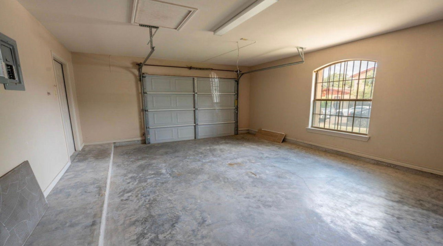 204 N Espana Dr N, Laredo, Texas 78043, 3 Bedrooms Bedrooms, 5 Rooms Rooms,2 BathroomsBathrooms,Residential,For Rent,204 N Espana Dr N,20262668