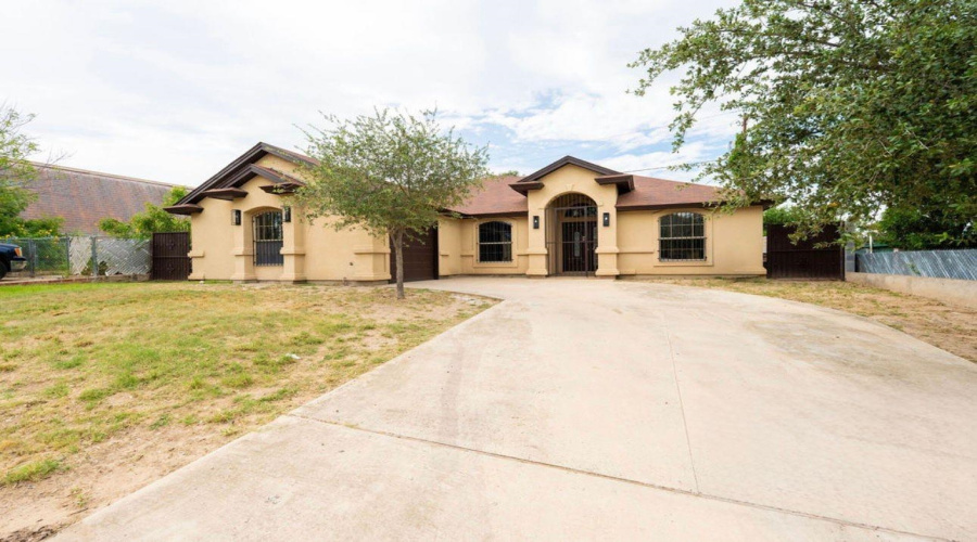 204 N Espana Dr N, Laredo, Texas 78043, 3 Bedrooms Bedrooms, 5 Rooms Rooms,2 BathroomsBathrooms,Residential,For Rent,204 N Espana Dr N,20262668