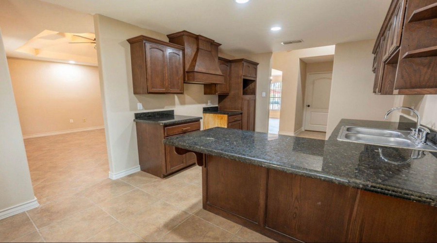 204 N Espana Dr N, Laredo, Texas 78043, 3 Bedrooms Bedrooms, 5 Rooms Rooms,2 BathroomsBathrooms,Residential,For Rent,204 N Espana Dr N,20262668