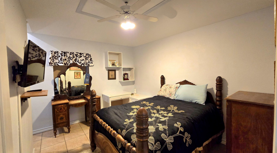 1318 Larry Ln, Laredo, Texas 78045, 4 Bedrooms Bedrooms, 6 Rooms Rooms,2 BathroomsBathrooms,Residential,For Sale,1318 Larry Ln,20262669
