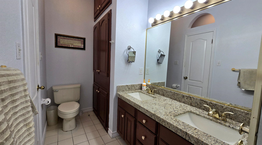 1318 Larry Ln, Laredo, Texas 78045, 4 Bedrooms Bedrooms, 6 Rooms Rooms,2 BathroomsBathrooms,Residential,For Sale,1318 Larry Ln,20262669