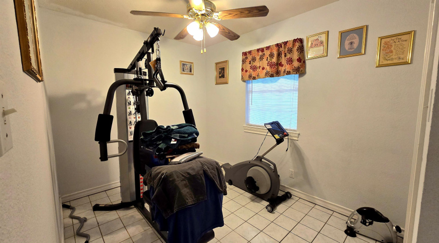 1318 Larry Ln, Laredo, Texas 78045, 4 Bedrooms Bedrooms, 6 Rooms Rooms,2 BathroomsBathrooms,Residential,For Sale,1318 Larry Ln,20262669