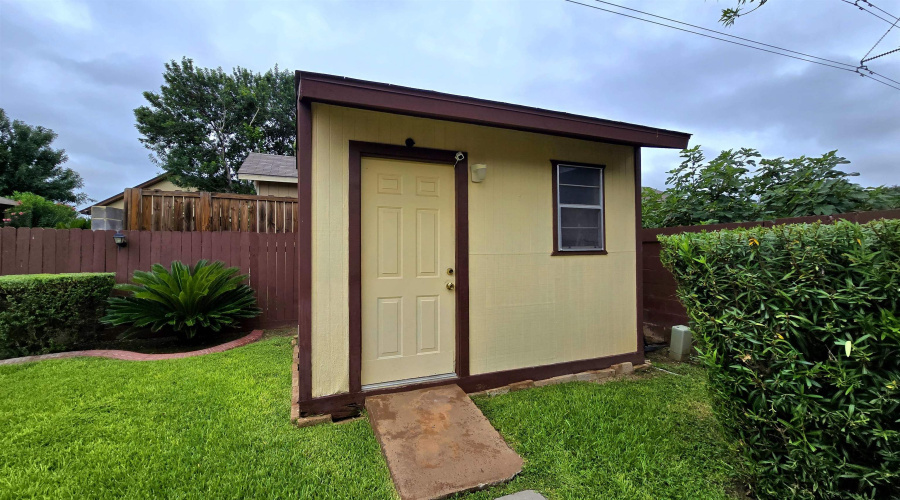1318 Larry Ln, Laredo, Texas 78045, 4 Bedrooms Bedrooms, 6 Rooms Rooms,2 BathroomsBathrooms,Residential,For Sale,1318 Larry Ln,20262669