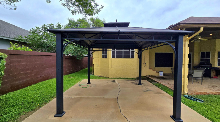 1318 Larry Ln, Laredo, Texas 78045, 4 Bedrooms Bedrooms, 6 Rooms Rooms,2 BathroomsBathrooms,Residential,For Sale,1318 Larry Ln,20262669