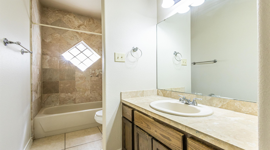 10702 Patron Lp, Laredo, Texas 78245, 3 Bedrooms Bedrooms, 7 Rooms Rooms,2 BathroomsBathrooms,Residential,For Sale,10702 Patron Lp,20262670