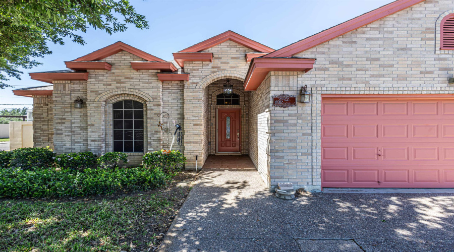 10702 Patron Lp, Laredo, Texas 78245, 3 Bedrooms Bedrooms, 7 Rooms Rooms,2 BathroomsBathrooms,Residential,For Sale,10702 Patron Lp,20262670