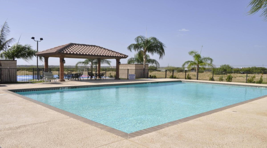 8216 Casa Verde Rd, Laredo, Texas 78041, 2 Bedrooms Bedrooms, 5 Rooms Rooms,2 BathroomsBathrooms,Residential,For Rent,8216 Casa Verde Rd,20262673