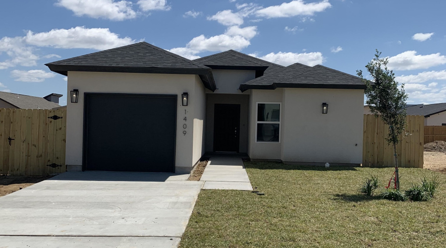 1409 Los Estribos Dr., Laredo, Texas 78046, 3 Bedrooms Bedrooms, 6 Rooms Rooms,2 BathroomsBathrooms,Residential,For Rent,1409 Los Estribos Dr.,20262680