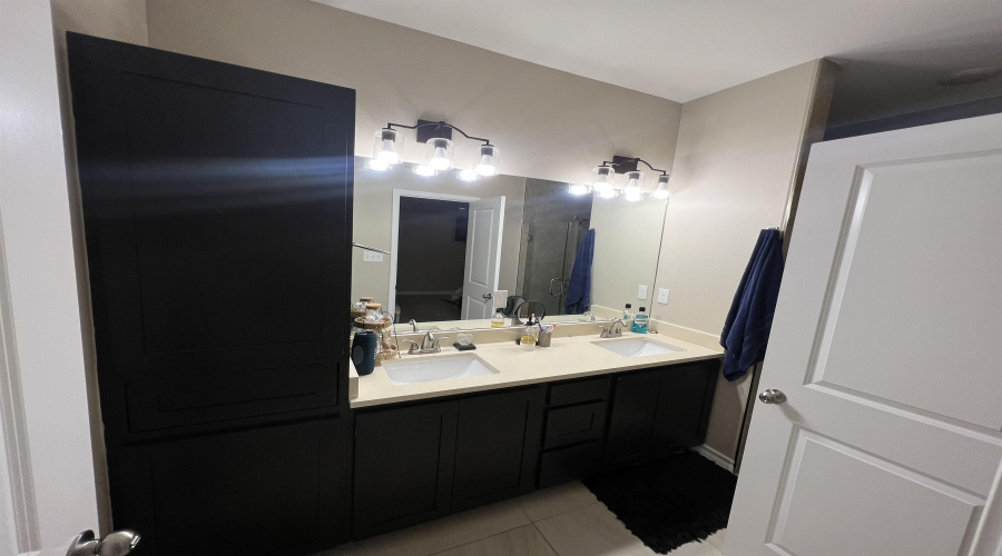 1501 Sombras Dr, Laredo, Texas 78045, 4 Bedrooms Bedrooms, 7 Rooms Rooms,3 BathroomsBathrooms,Residential,For Sale,1501 Sombras Dr,20262682