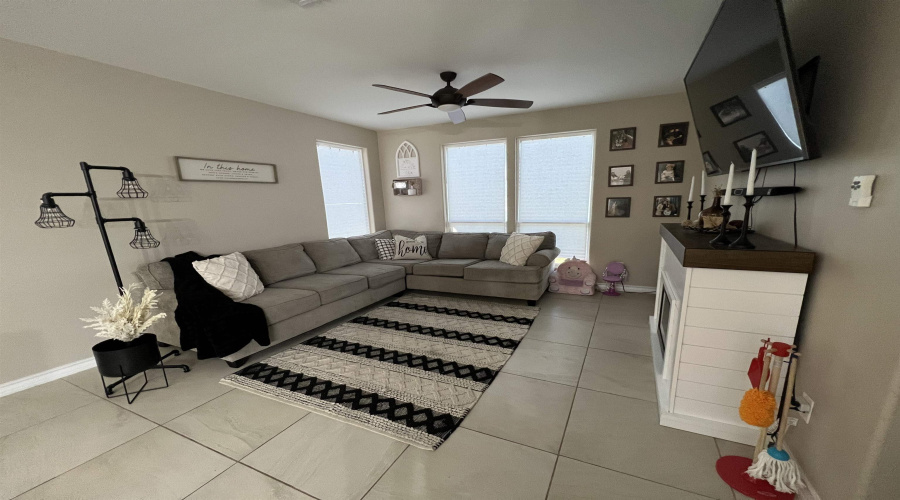 1501 Sombras Dr, Laredo, Texas 78045, 4 Bedrooms Bedrooms, 7 Rooms Rooms,3 BathroomsBathrooms,Residential,For Sale,1501 Sombras Dr,20262682