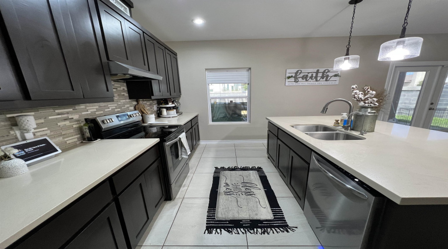 1501 Sombras Dr, Laredo, Texas 78045, 4 Bedrooms Bedrooms, 7 Rooms Rooms,3 BathroomsBathrooms,Residential,For Sale,1501 Sombras Dr,20262682