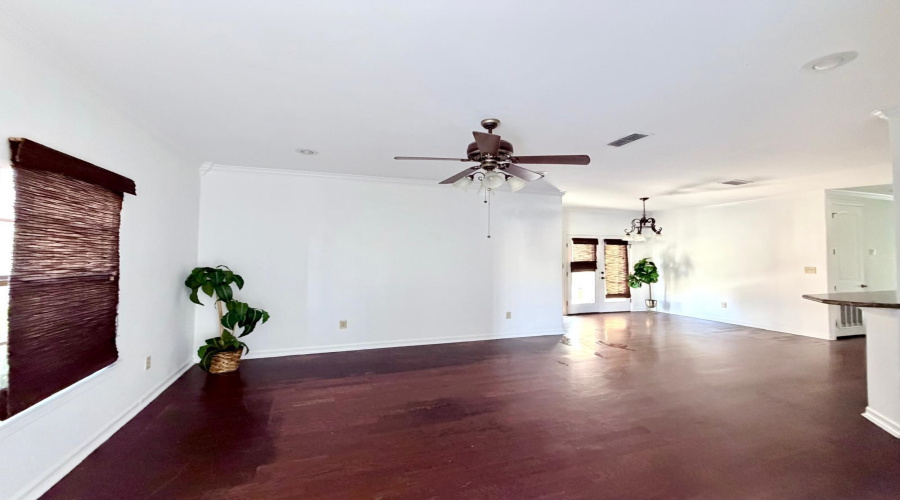 8216 Casa Verde Rd, Laredo, Texas 78041, 3 Bedrooms Bedrooms, 5 Rooms Rooms,2 BathroomsBathrooms,Residential,For Rent,8216 Casa Verde Rd,20262685