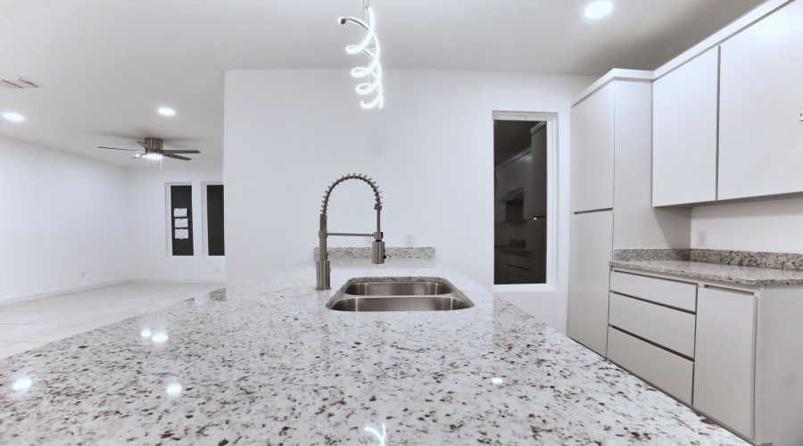 5017 Servando Dr, Laredo, Texas 78046, 3 Bedrooms Bedrooms, 5 Rooms Rooms,2 BathroomsBathrooms,Residential,For Sale,5017 Servando Dr,20262689